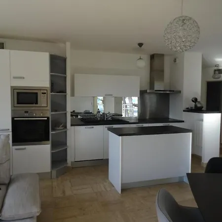 Apartment Spacieux A Avec Piscine, Climatisation Et Wi-fi - Fr-1-335-156 Hyeres