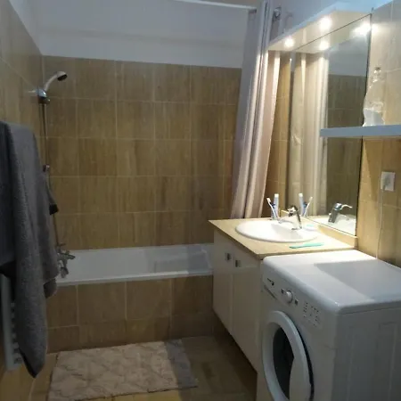 Apartment Spacieux A Avec Piscine, Climatisation Et Wi-fi - Fr-1-335-156 *